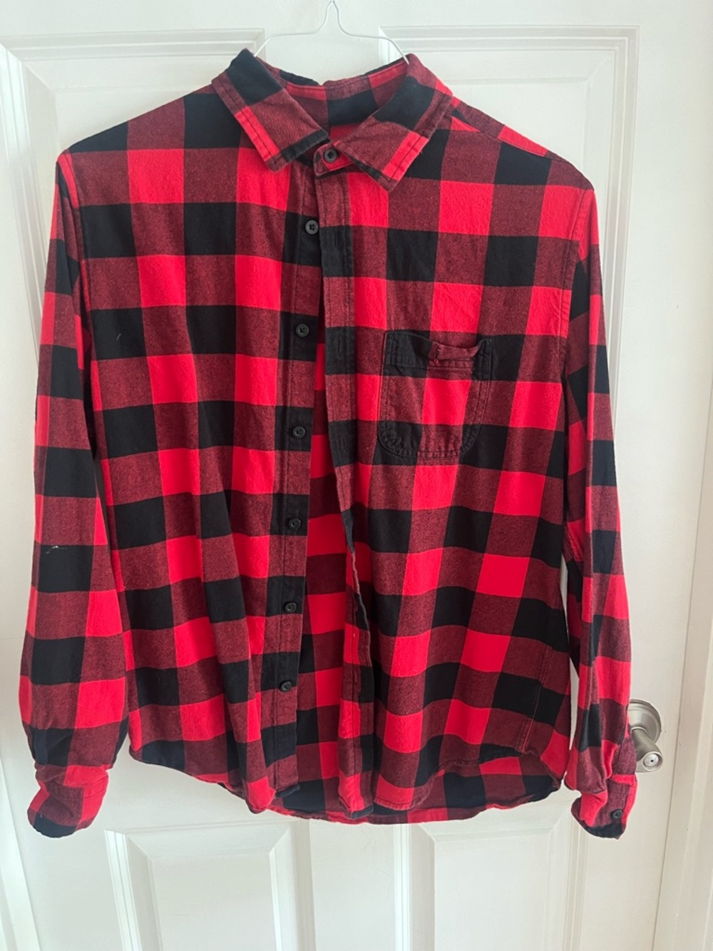 Aeropostale Men's Red and Black Plaid Button-Down Shirt